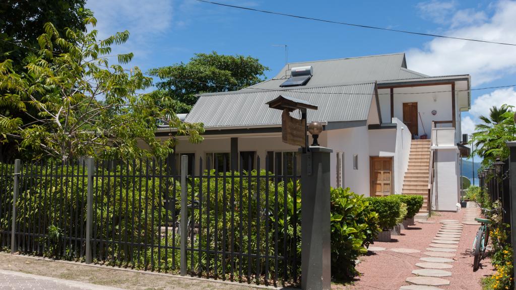 Foto 2: Marie-France Beach Front Apartments - La Digue (Seychellen)