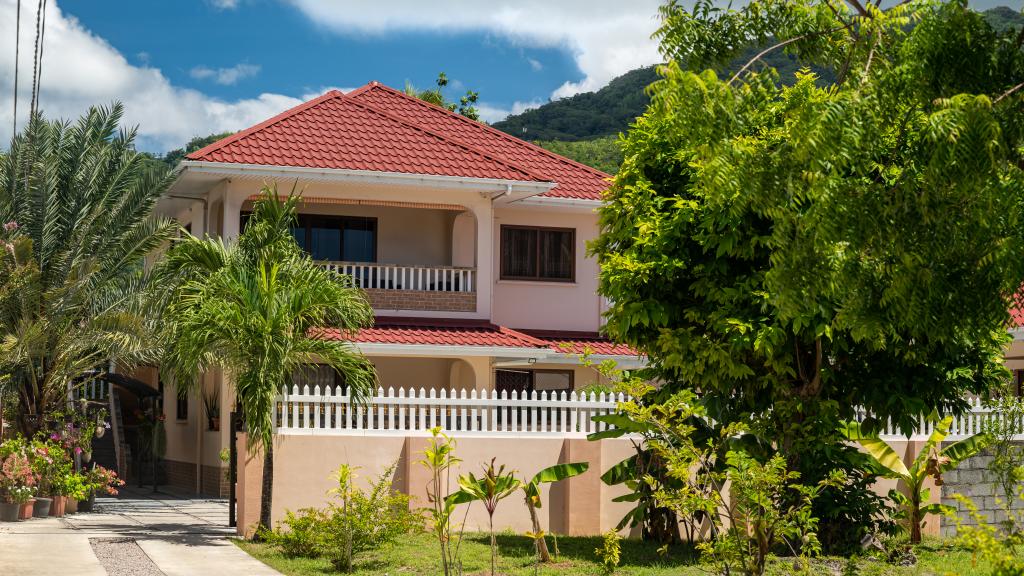 Photo 2: Erica's Residence Self Catering Apartment - Mahé (Seychelles)