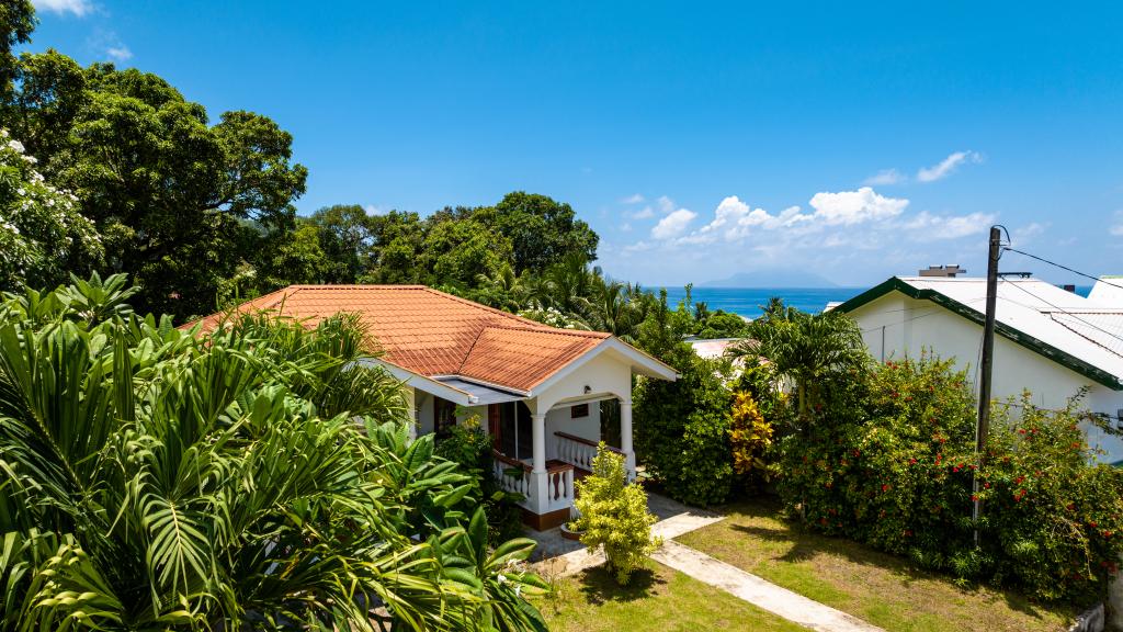 Foto 2: Lazy Hill Bungalows - Mahé (Seychellen)