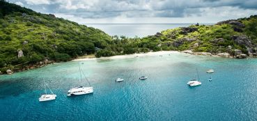 Creole - Sister, Coco & Félicité - Full day guided catamaran cruise with lunch