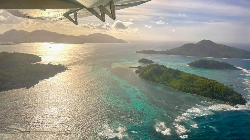 Flug Mahé - Praslin (Photo: Roman Pojda & Anne Lorat)