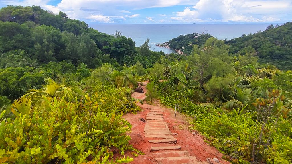 Beim Auf- und Abstieg genießt man tolle Ausblicke Beim Auf- und Abstieg genießt man tolle Ausblicke