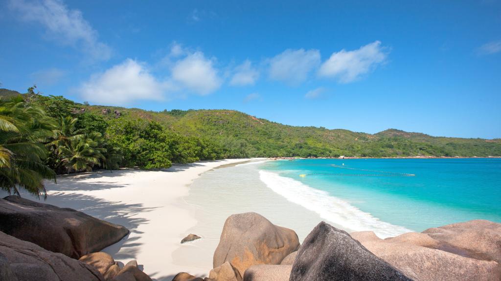 Das Ziel dieser Wanderung lässt Urlauberherzen höher schlagen: die traumhafte Anse Lazio!