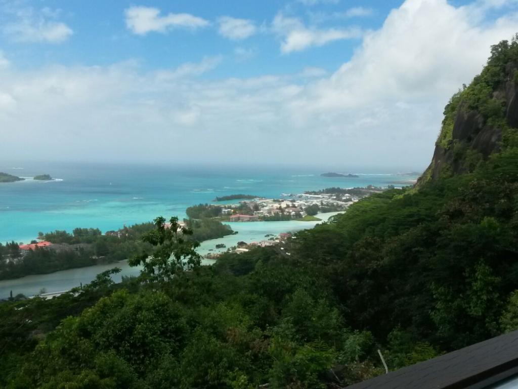 Mahé, Fairview mit Blick auf Eden Island