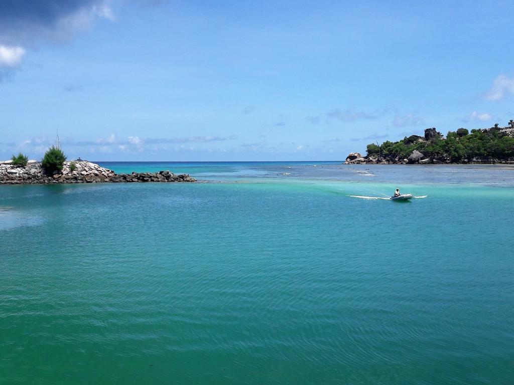 Der Hafen von La Digue