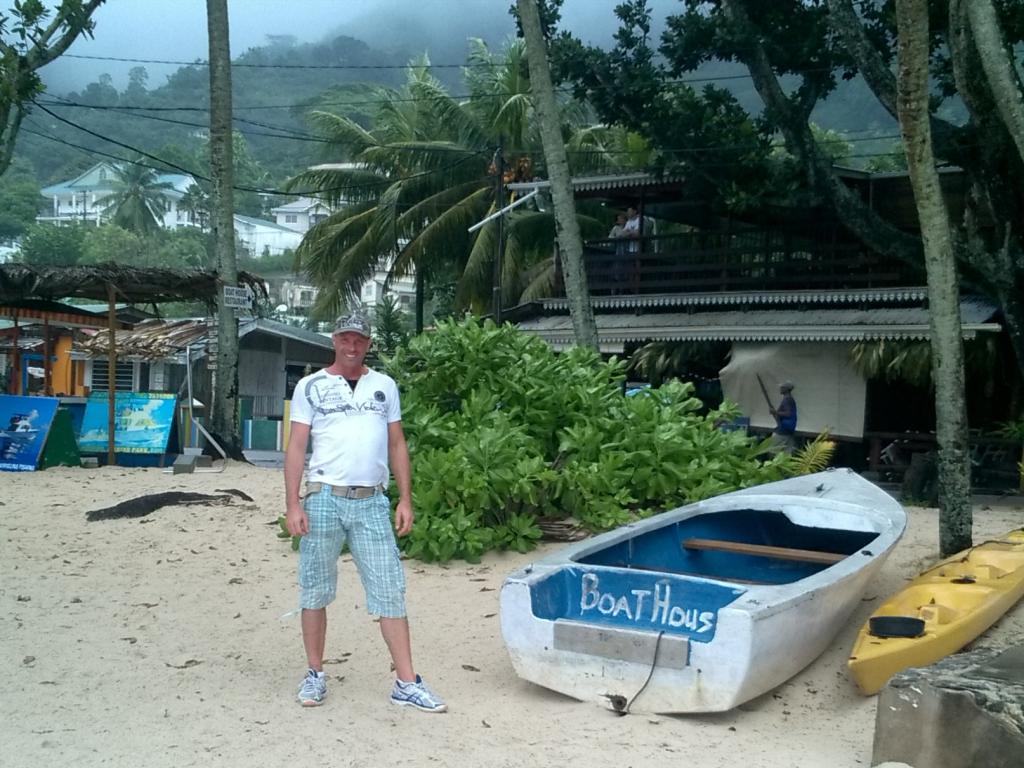 Ich am Strand von Beau Vallon