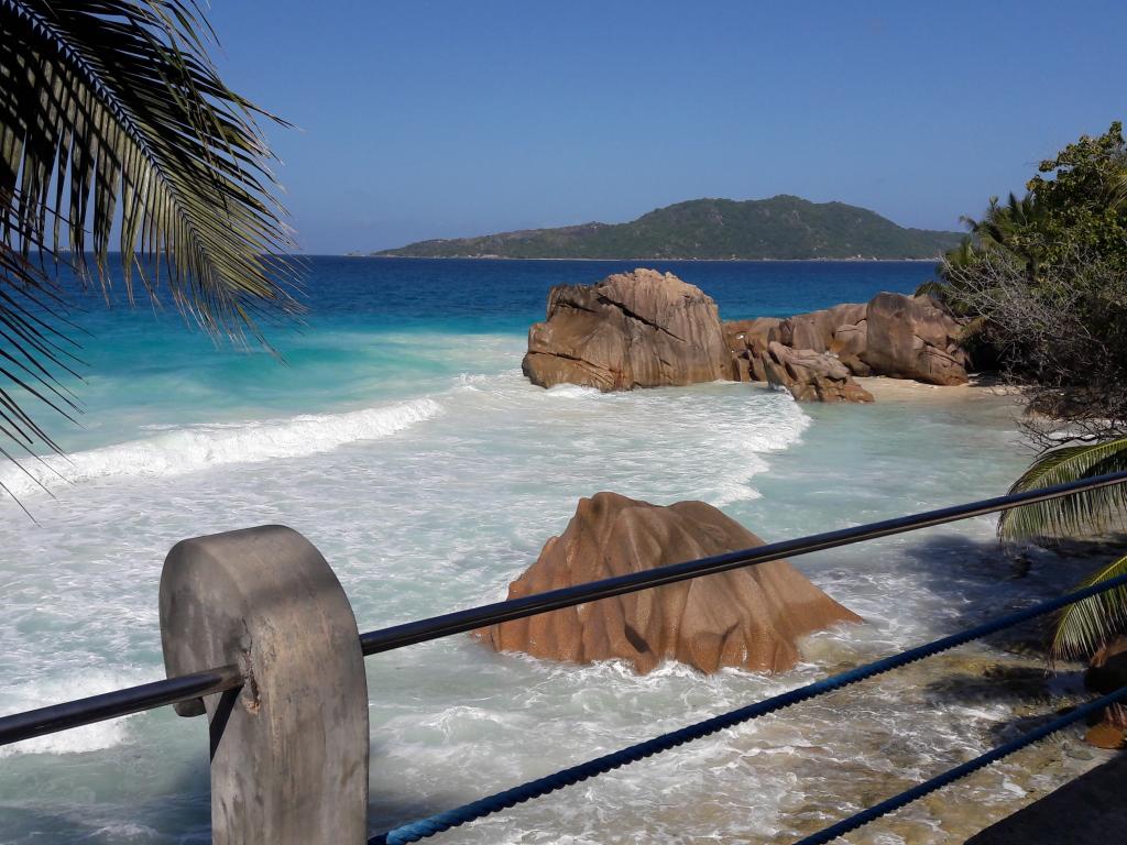 <beach>11|Anse Patates</beach> La Digue