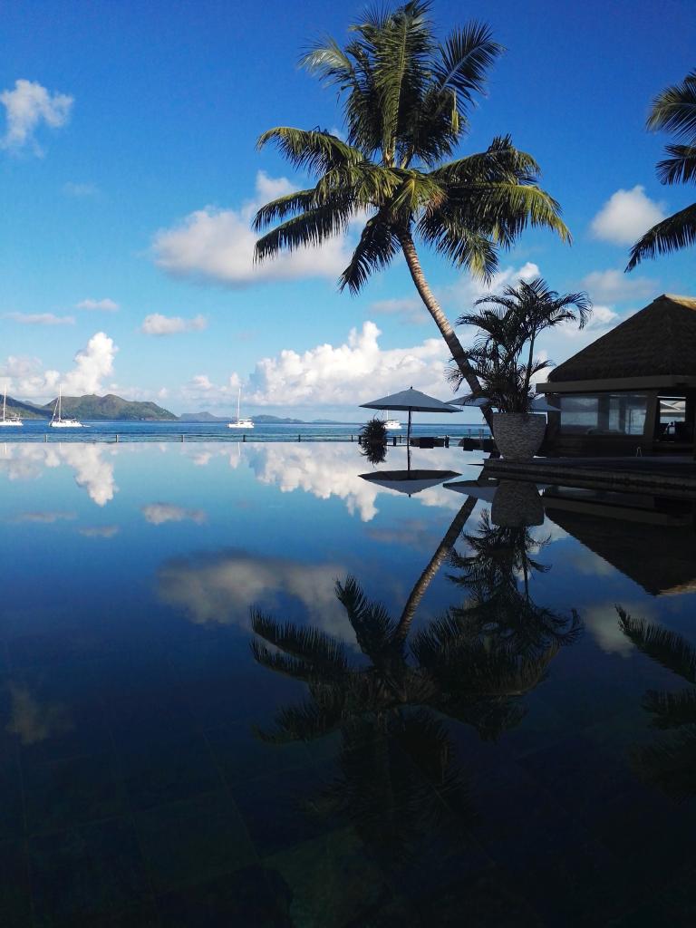 La piscina del Resort "Le Domaine de L'Orangeraie"