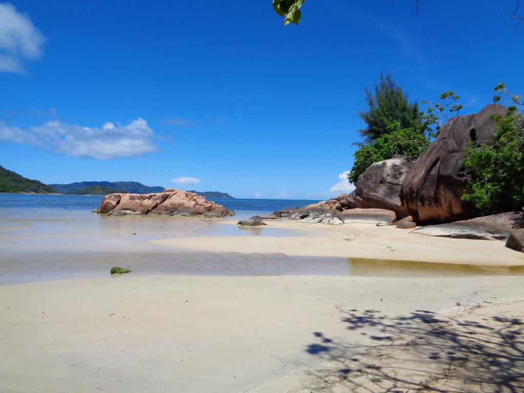 Ostkueste von Praslin nahe Anse La Blague