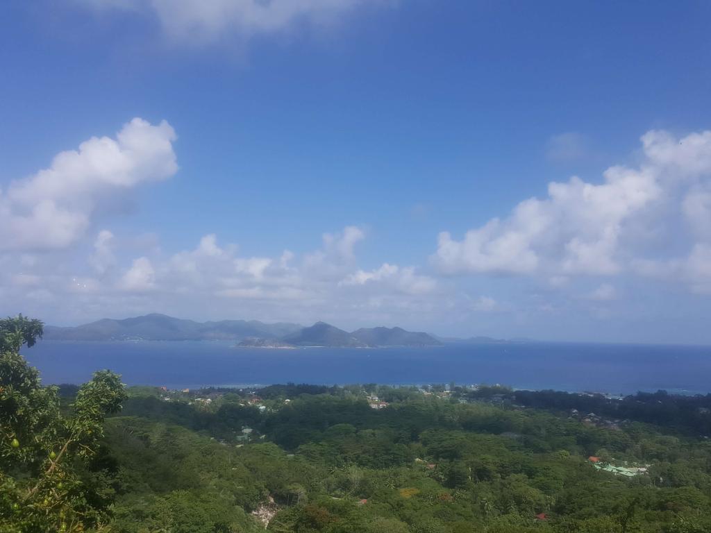 Blick vom Nid d´Aigle auf das Umland und Praslin