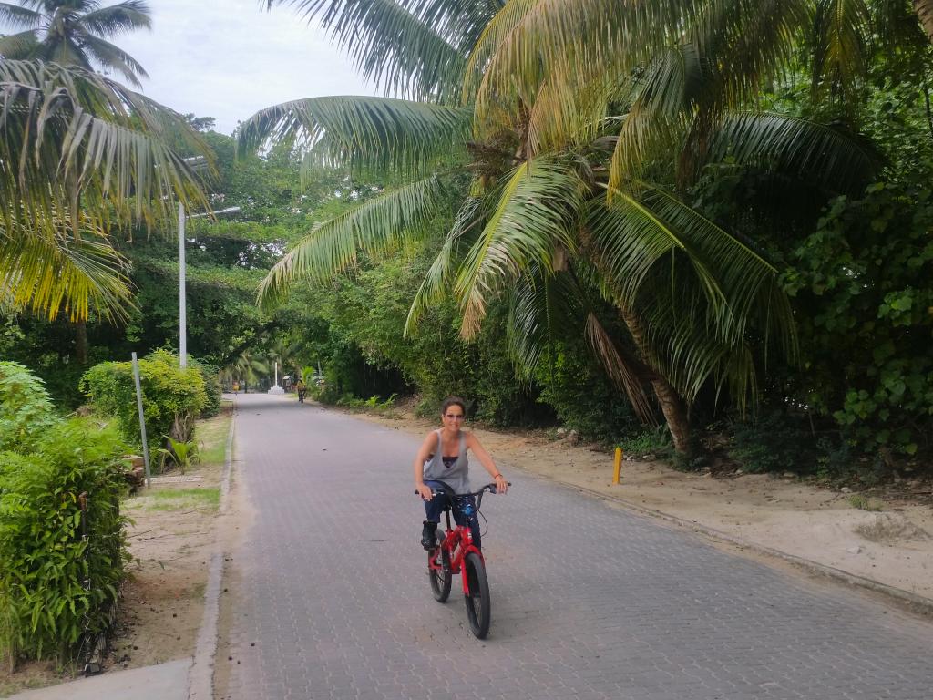 Passeggiata in bici per La Digue