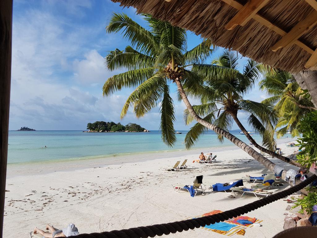 Praslin, Blick vom Café des Arts