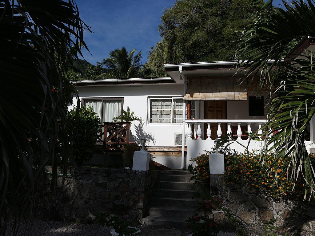 <accommodation>29|The Beach House</accommodation>, <beach>47|Beau Vallon</beach>