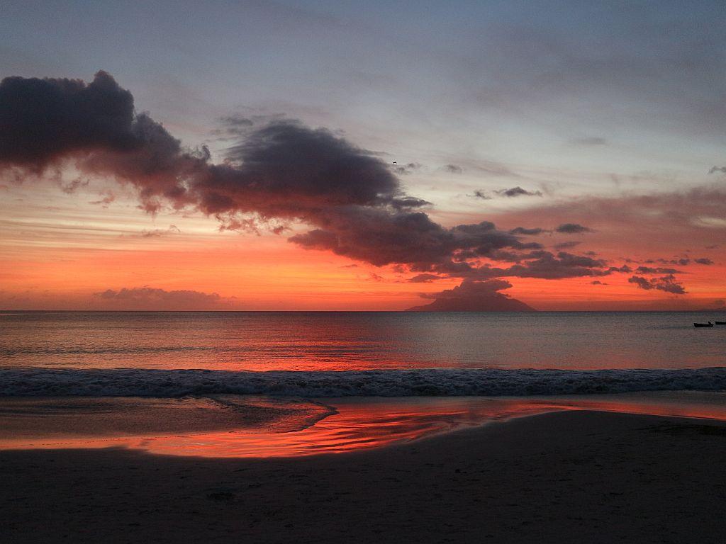 Sonnenuntergang am <beach>47|Beau Vallon</beach>