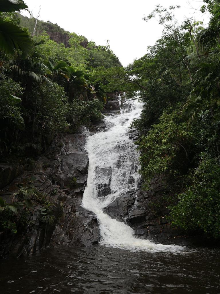 Wasserfall bei Port Launay