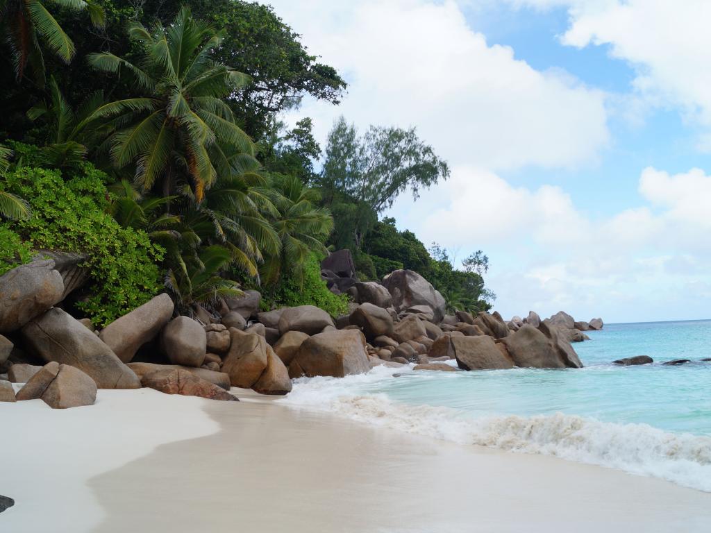 <beach>69|Anse Georgette</beach>