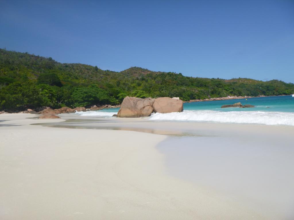 <beach>75|Anse Lazio</beach>