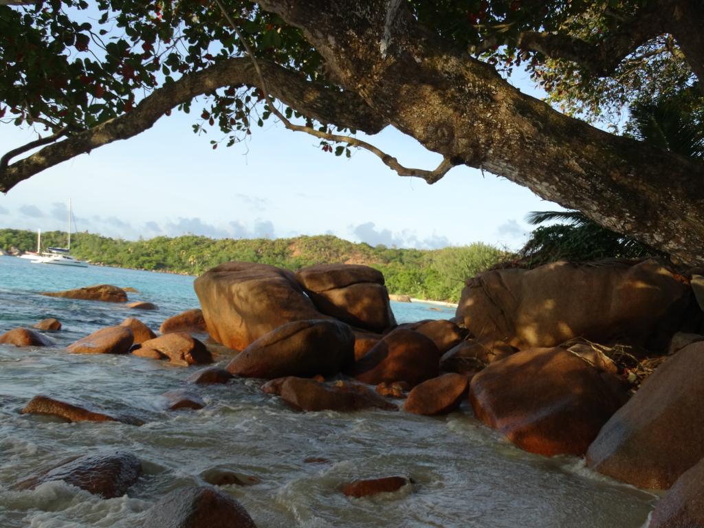 Kleine Bucht direkt neben Anse Lazio