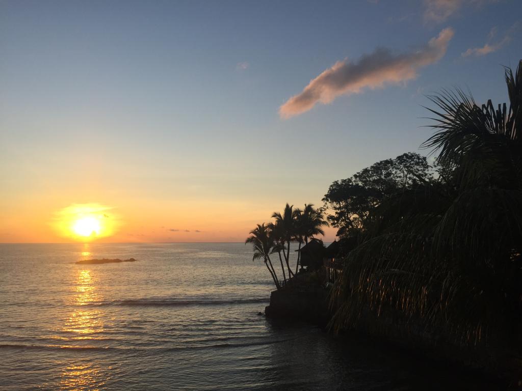 Blick auf den Sonnenuntergang aus dem <accommodation>92|Hilton Seychelles Northolme Resort & Spa</accommodation>