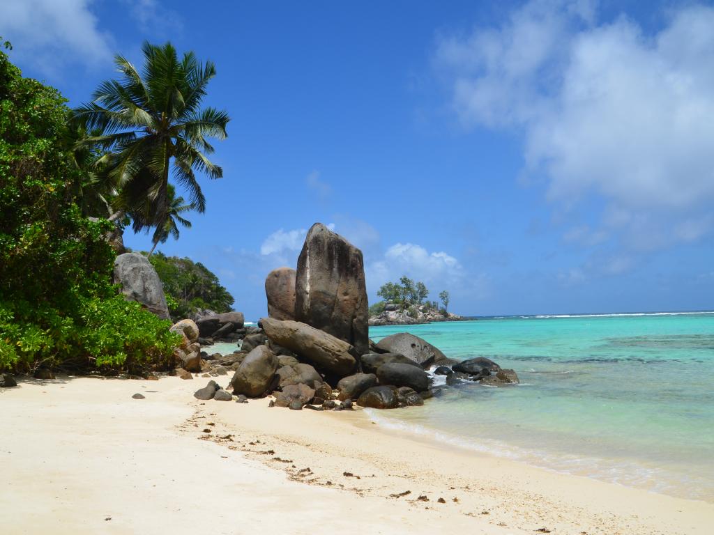 <beach>42|Anse Royale</beach>