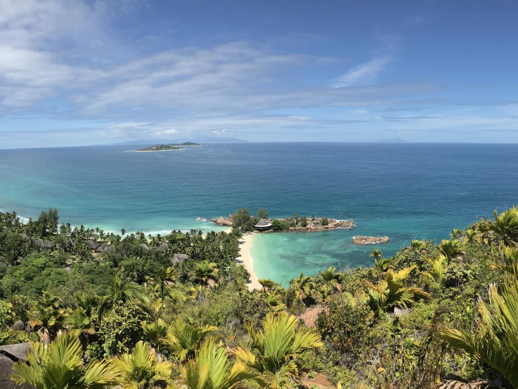 Blick auf die Anse Kerlan und Petite Anse