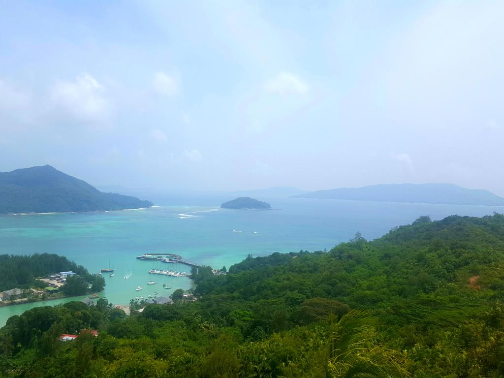 Aussicht von La Digue auf Praslin