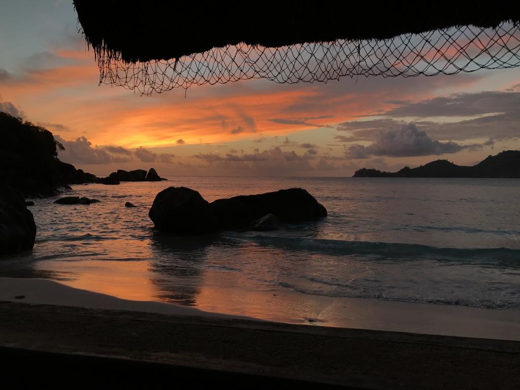 Sunset Takamaka beach