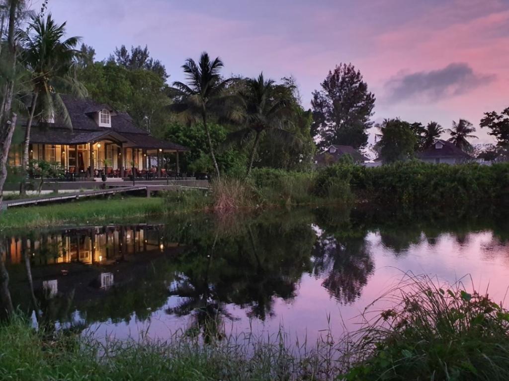 Sonnenuntergang am Saffron, einem der drei Restaurants im Banyan Tree Resort