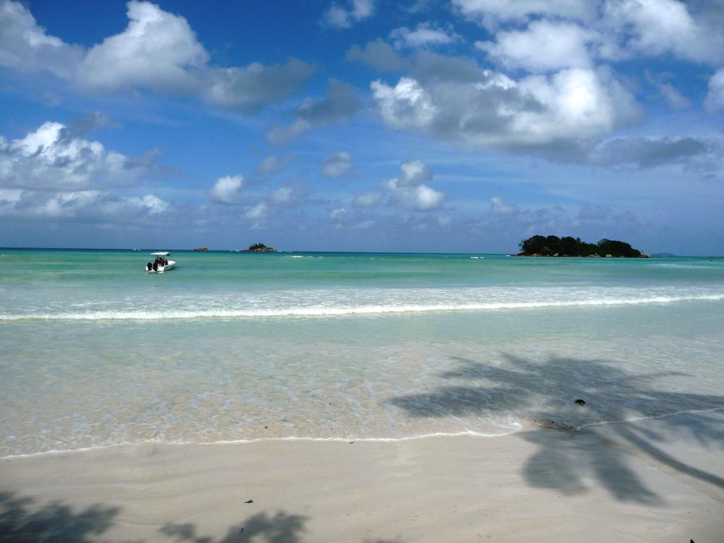 Anse Vobert mit Taxiboot