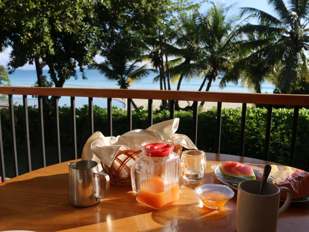 Frühstück auf dem Balkon