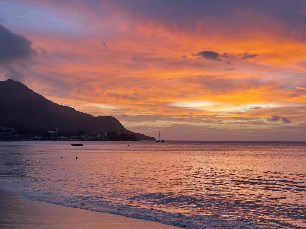 Sonnenuntergang am Beau Vallon