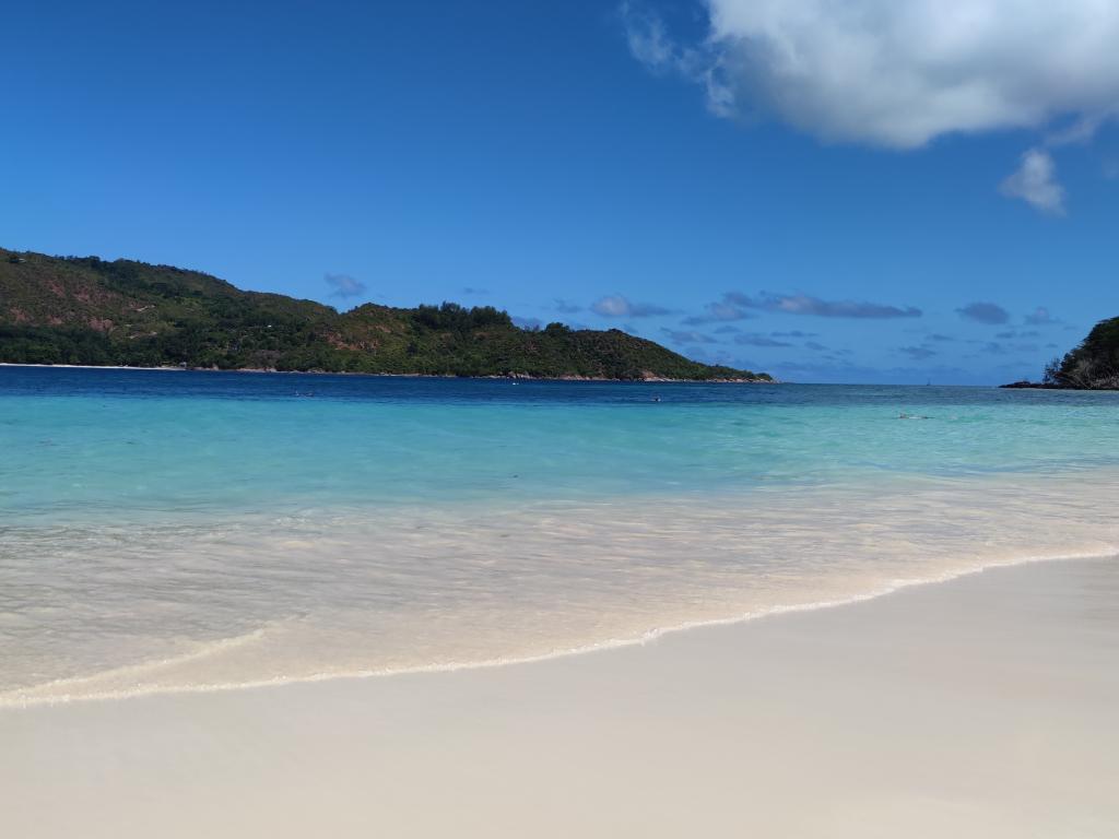 Anse Jose, Curieuse