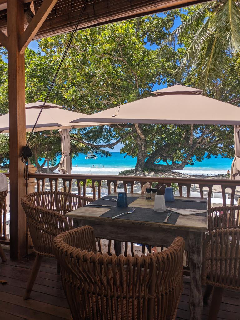 Restaurant an der Anse Lazio