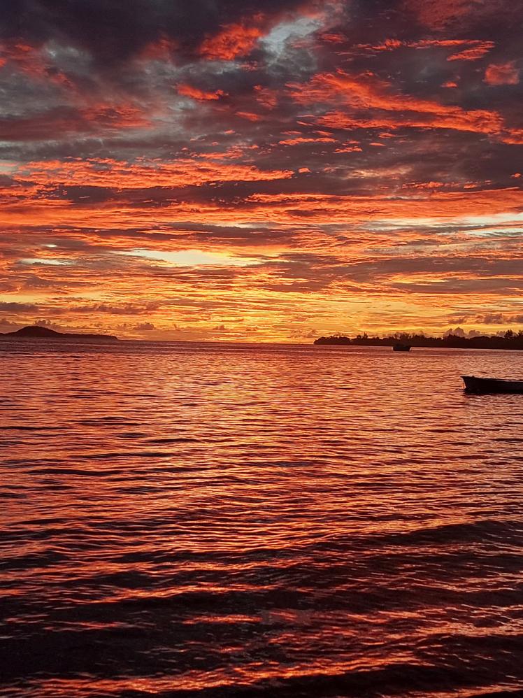 Sonnenuntergang an der Grand Anse auf Praslin