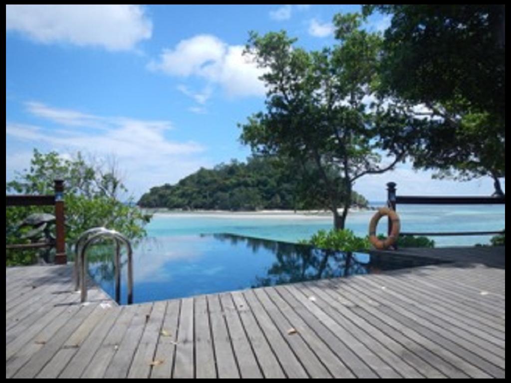 Pool & Meer La Digue