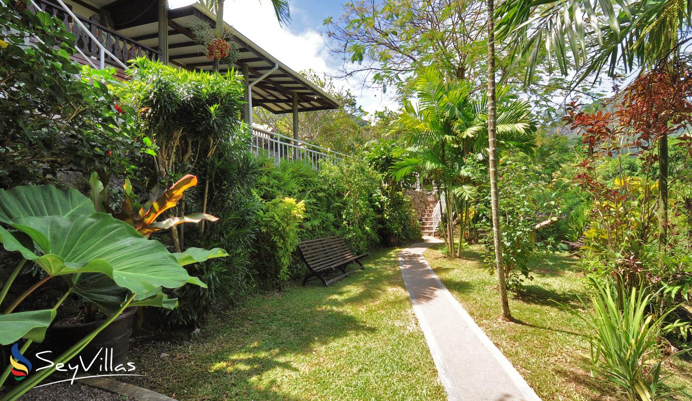 romance-bungalows-apartment-outdoor-area-mah-seychelles-photo-11