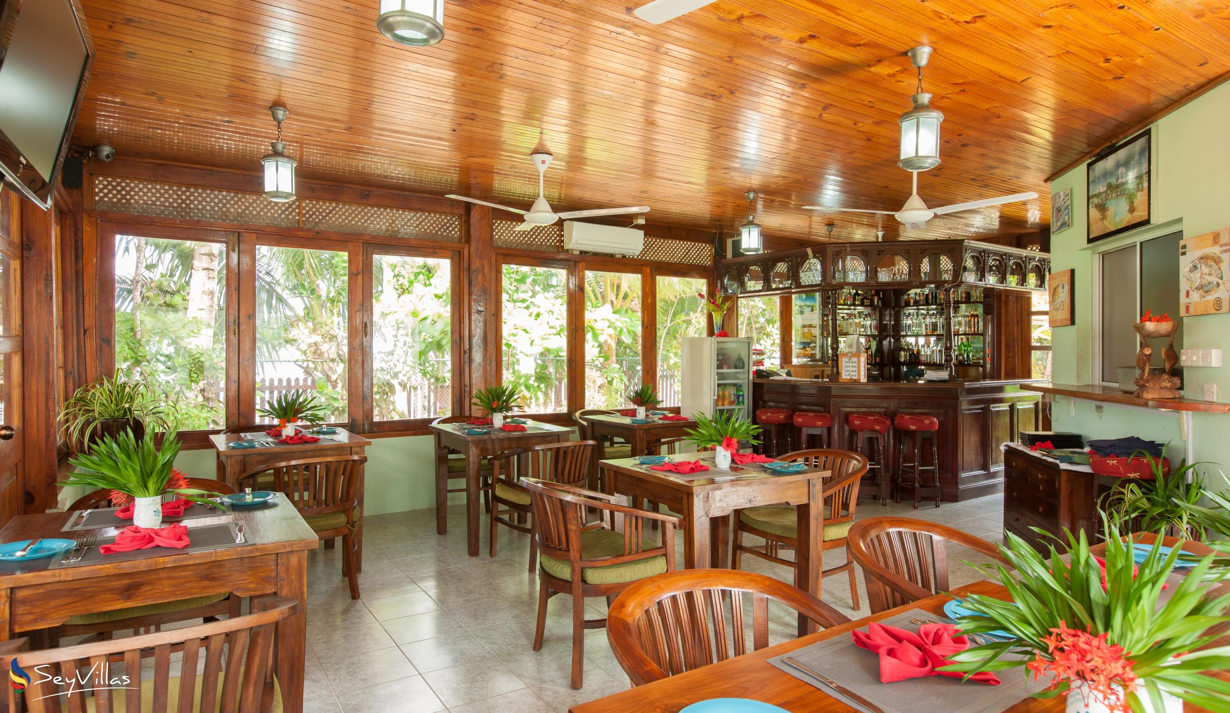 Photo 22: Le Relax Beach Resort - Indoor area - Praslin (Seychelles)