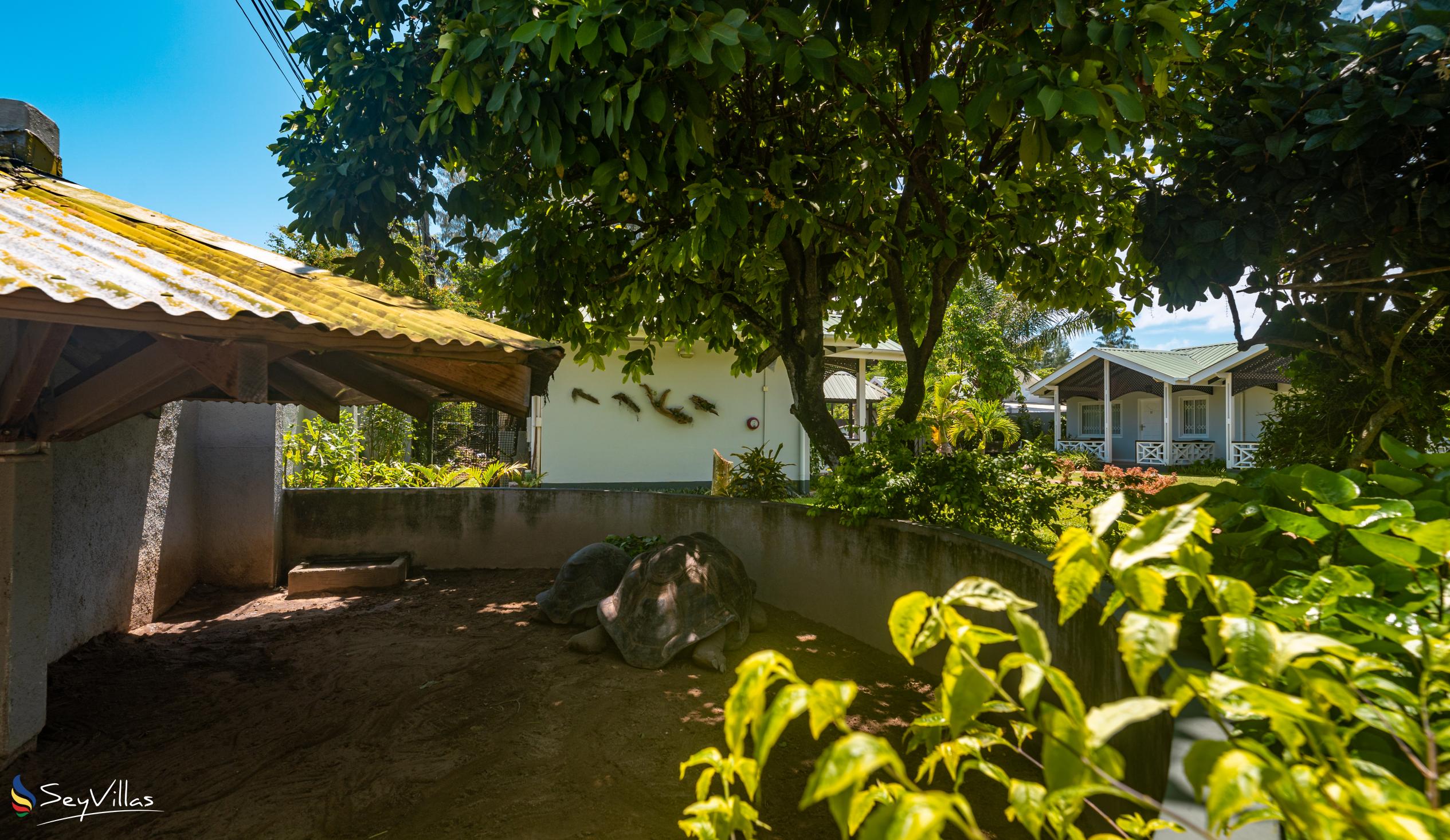 Foto 36: Hotel La Roussette - Aussenbereich - Mahé (Seychellen)