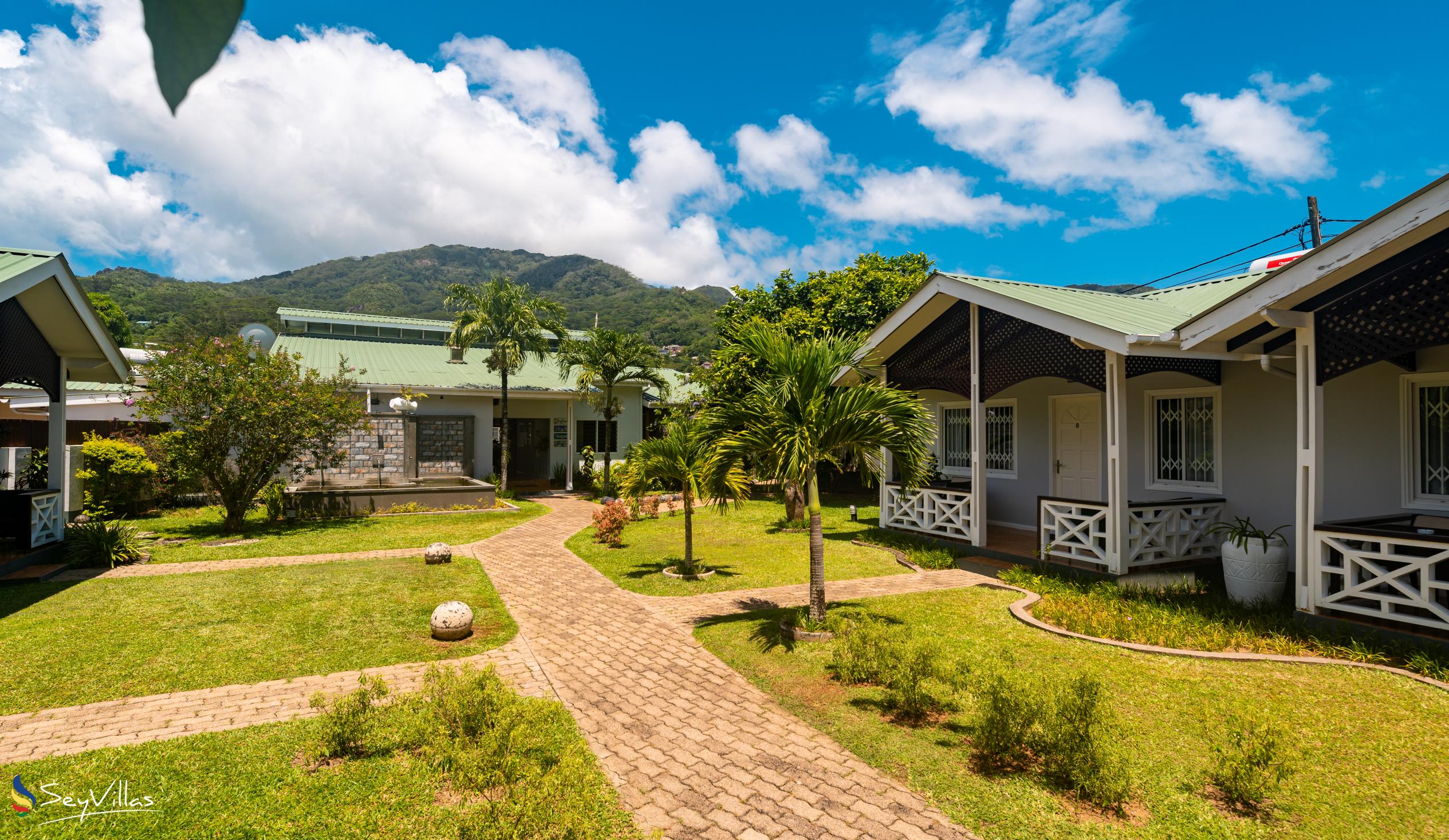 Foto 35: Hotel La Roussette - Aussenbereich - Mahé (Seychellen)