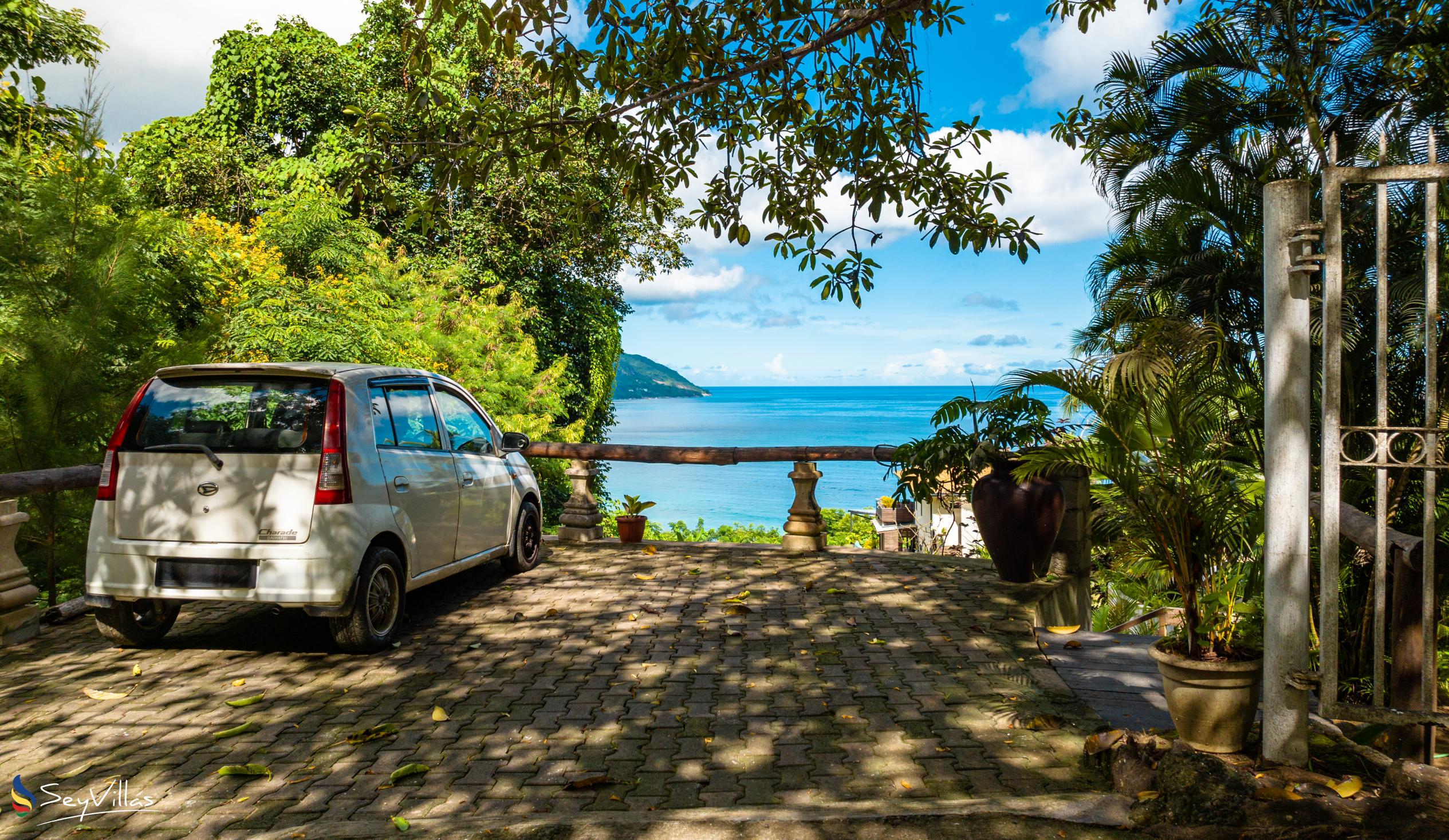 Foto 13: Brown Sugar Lodge - Aussenbereich - Mahé (Seychellen)