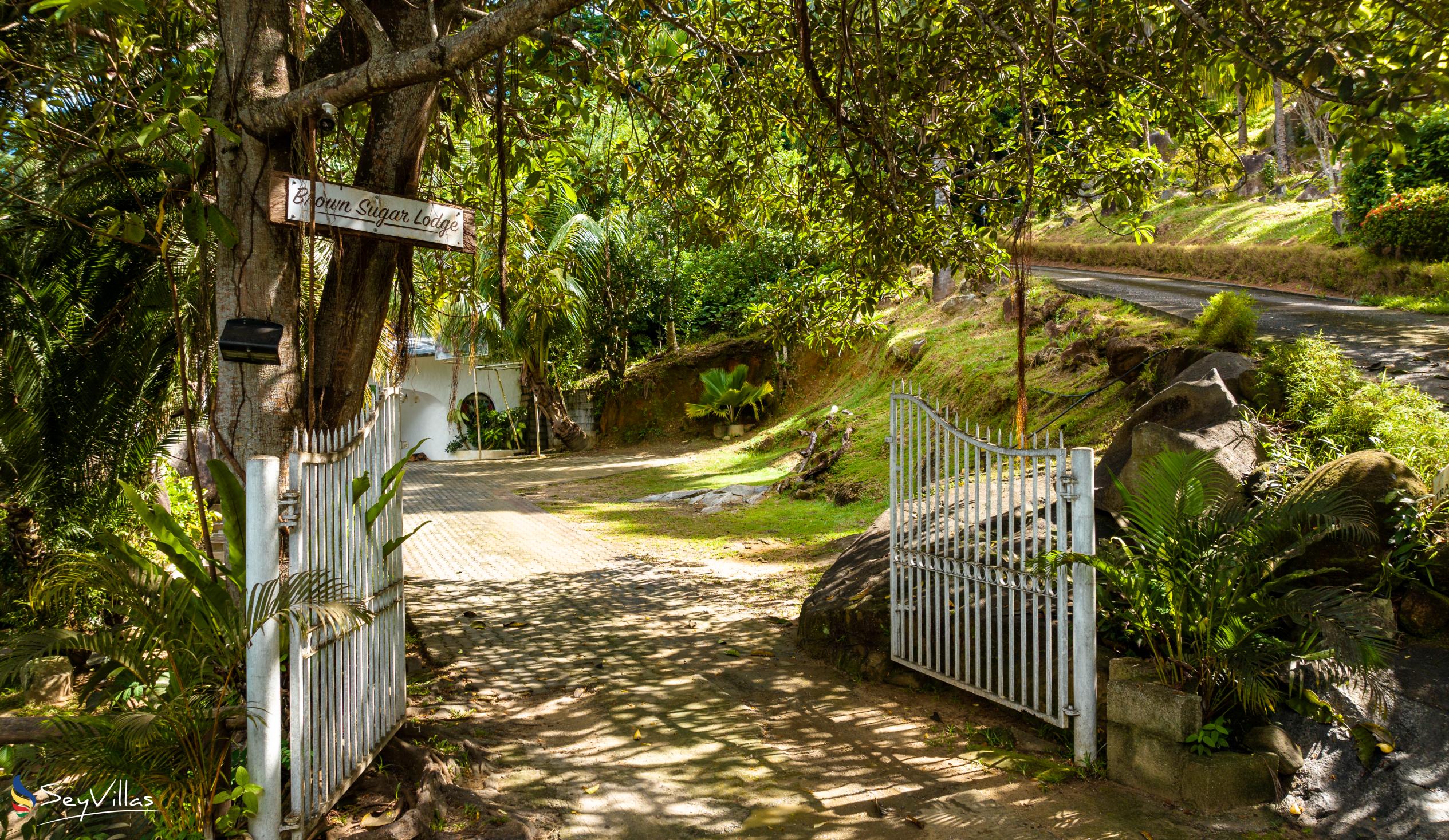 Foto 14: Brown Sugar Lodge - Aussenbereich - Mahé (Seychellen)