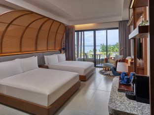 Queen Beds Room with Pool View