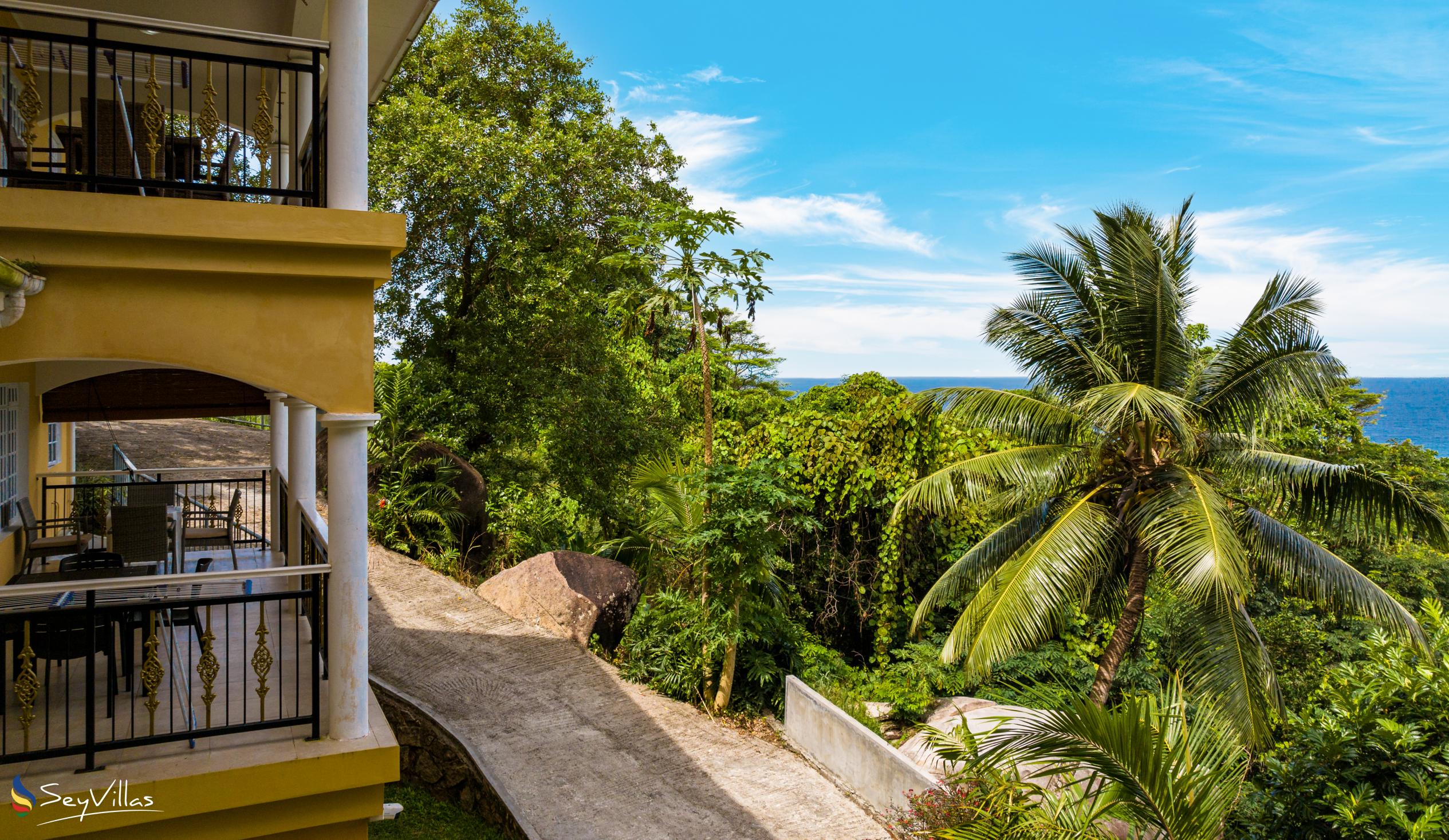 Photo 9: Anse Royale Bay View Apartments - Outdoor area - Mahé (Seychelles)