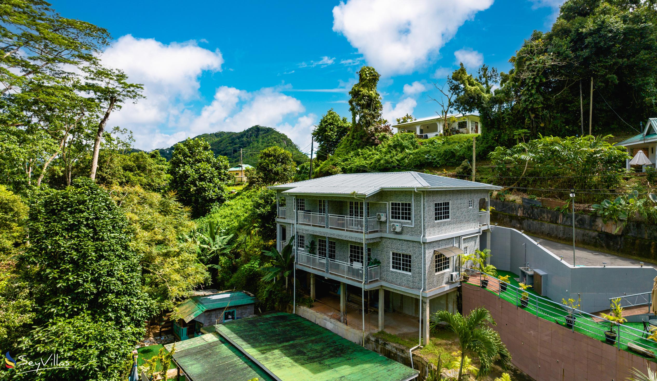 Photo 1: Paradise Breeze Apartments - Outdoor area - Mahé (Seychelles)