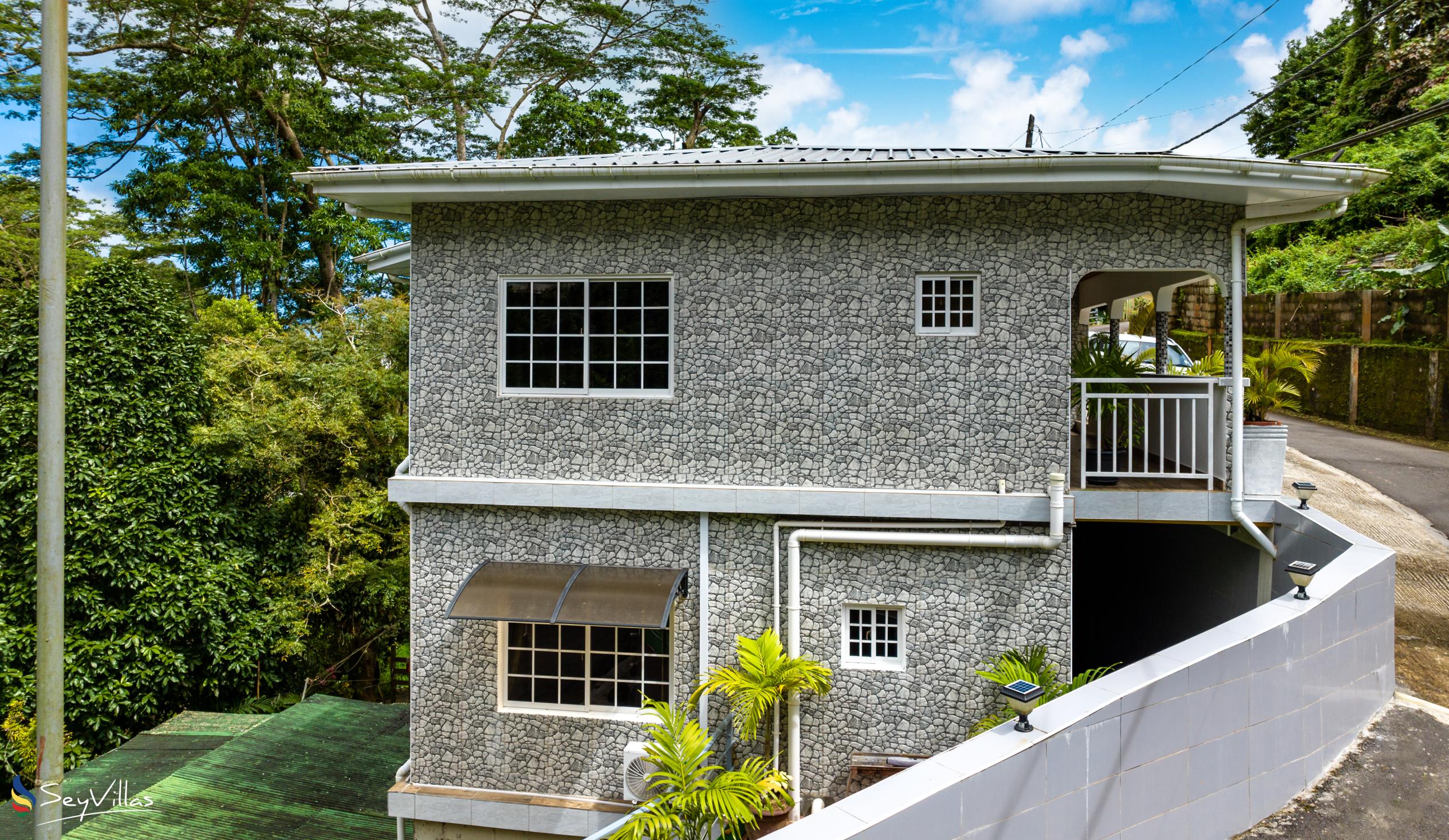 Foto 5: Paradise Breeze Apartments - Aussenbereich - Mahé (Seychellen)