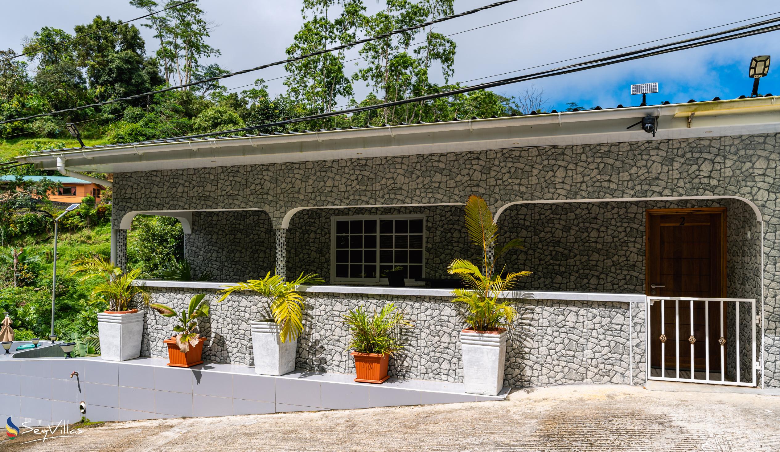 Photo 2: Paradise Breeze Apartments - Outdoor area - Mahé (Seychelles)