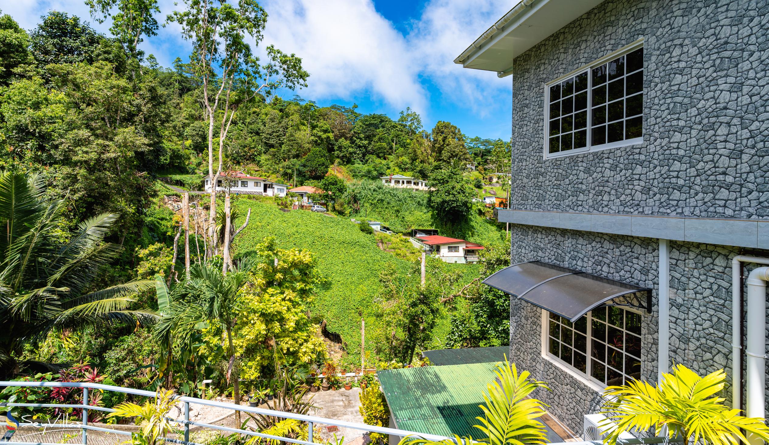 Photo 4: Paradise Breeze Apartments - Outdoor area - Mahé (Seychelles)