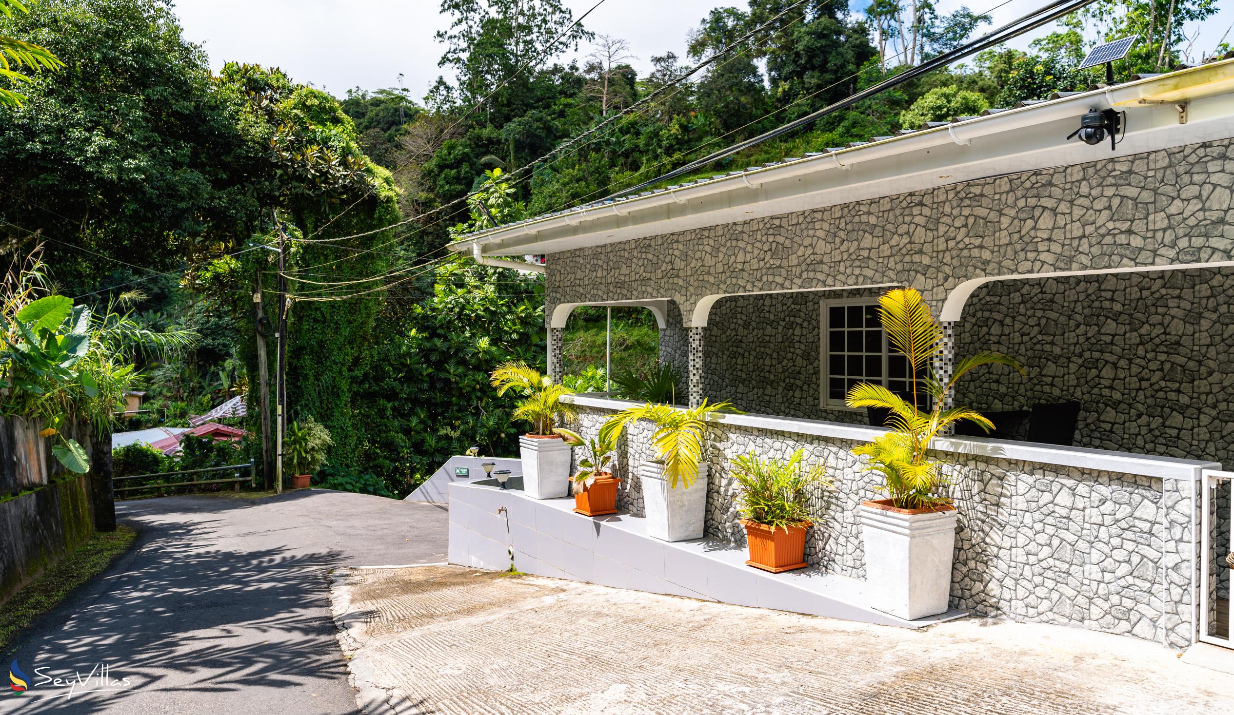 Photo 38: Paradise Breeze Apartments - 1-Bedroom Apartment - Mahé (Seychelles)