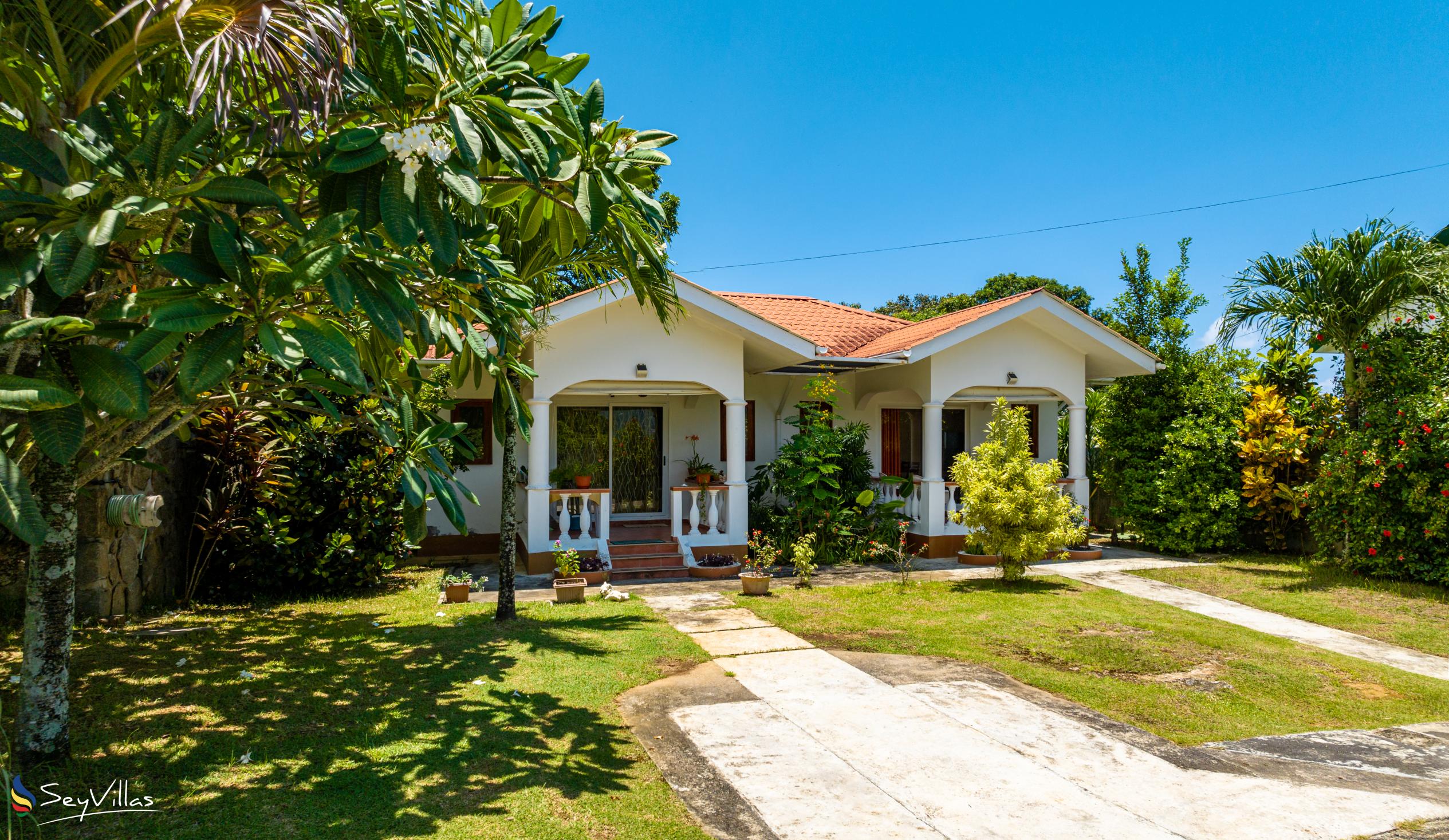 Photo 4: Lazy Hill Bungalows - Outdoor area - Mahé (Seychelles)