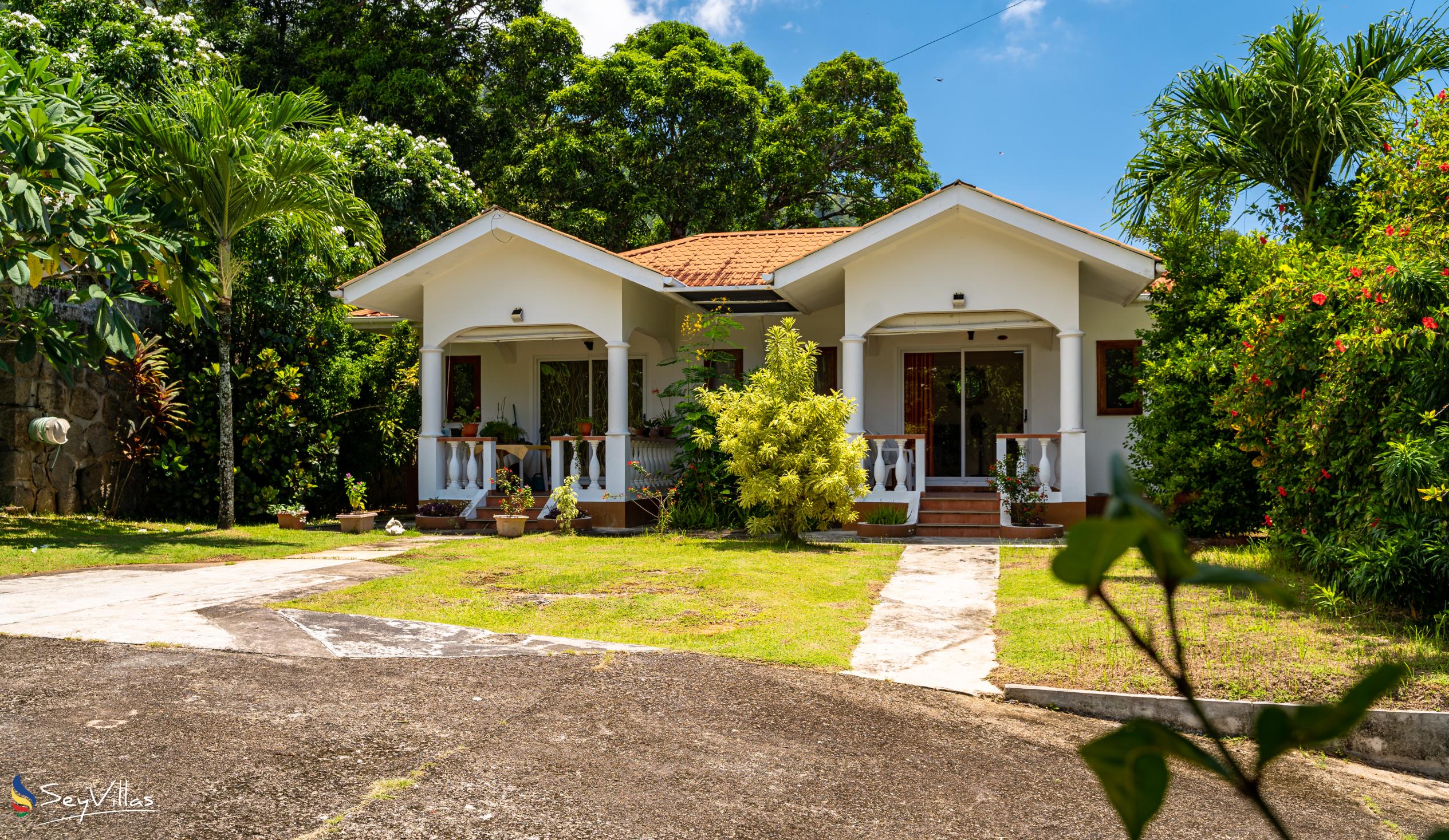 Foto 5: Lazy Hill Bungalows - Aussenbereich - Mahé (Seychellen)